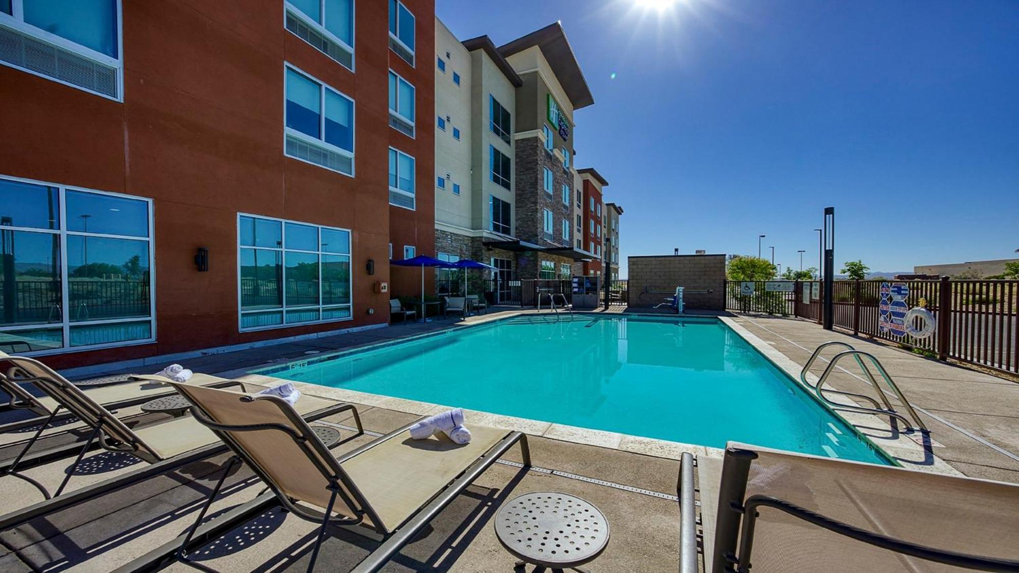 Holiday Inn Express & Suites Ridgecrest - China Lake By Ihg المظهر الخارجي الصورة